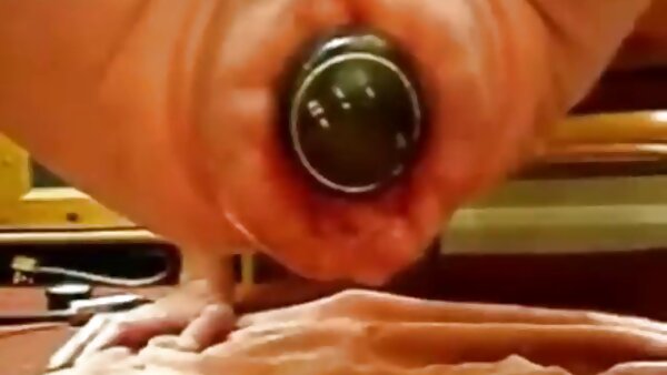 terangsang babe Jonni Hennessy cocksucking dalam yang bilik sembang sex tidur