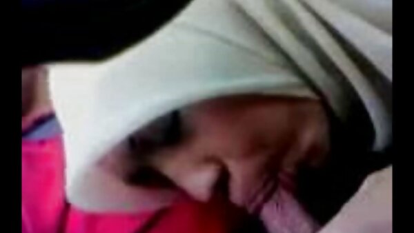 Awek berambut video lucah mat saleh perang MILF menunjukkan tapak kaki lembut yang cantik secara closeup