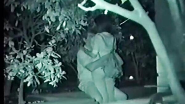 Perempuan lucah bogel jalang berambut gelap dumpy mempunyai keras 3 beberapa dengan satu stud dahaga