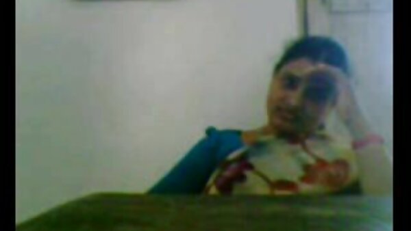Si rambut coklat slutty dan keriting senarai web lucah Simony Diamond suka geng bang