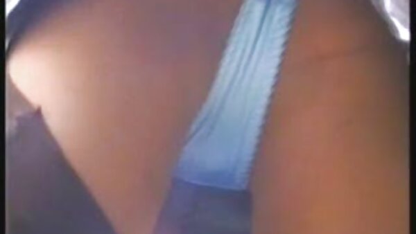 Mulut berbakat Anita Blue video lucah sex sedang bekerja pada ayam jantan