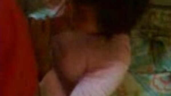 Anak ayam langsing auburn dengan titties manis aksi video lucah mendapat lubang punggungnya digerudi kuat