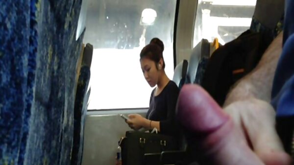 Perempuan murahan berambut perang terangsang dan liar Kinzy Jo seks mlyu meniduri dua lelaki kulit hitam dalam bertiga