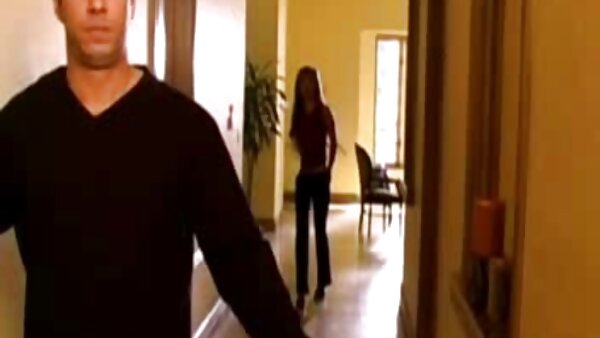 Perempuan murahan Rusia yang animasi lucah berwap memberikan blowjobs kerongkong kepada keparat yang terangsang