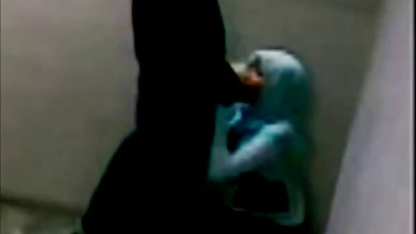 Remaja si rambut coklat kejam suka mendapat filem korea lucah fucked dengan kehadiran teman lelaki suami yang tidak setia