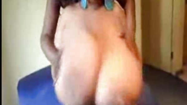 Cangkul berambut perang kotor Cindy Hope menggembirakan video seks wan nor azlin kemaluannya dengan dildo