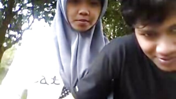 Perempuan jalang berambut gagak mendapat anak kucing basahnya terhantuk komik lucah naruto dalam pose mubaligh